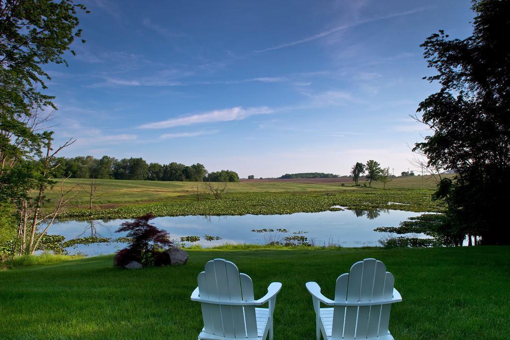 Castle In The Country Bed & Breakfast Inn Allegan Exterior photo